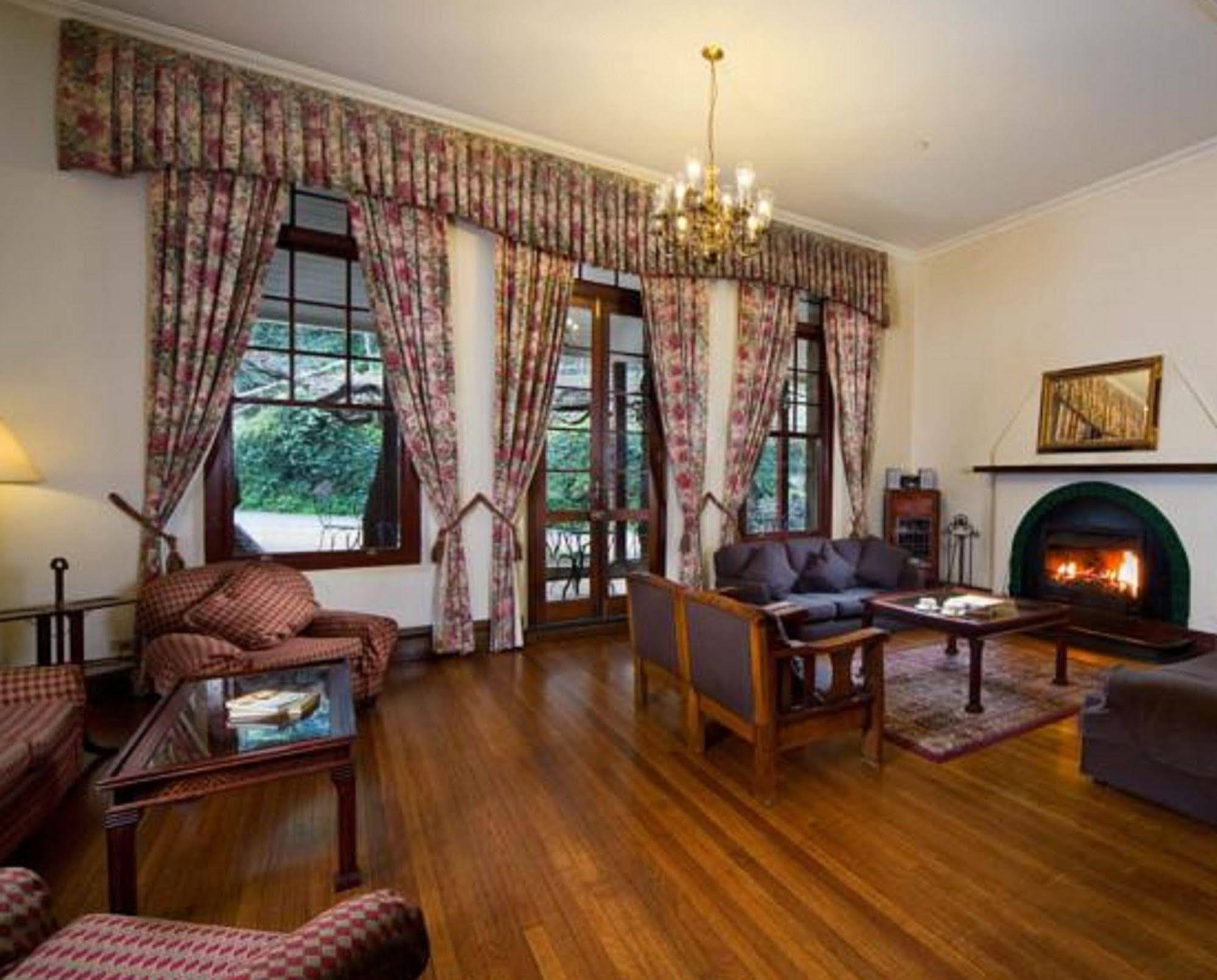 Hotel Jenolan Caves House Exterior foto